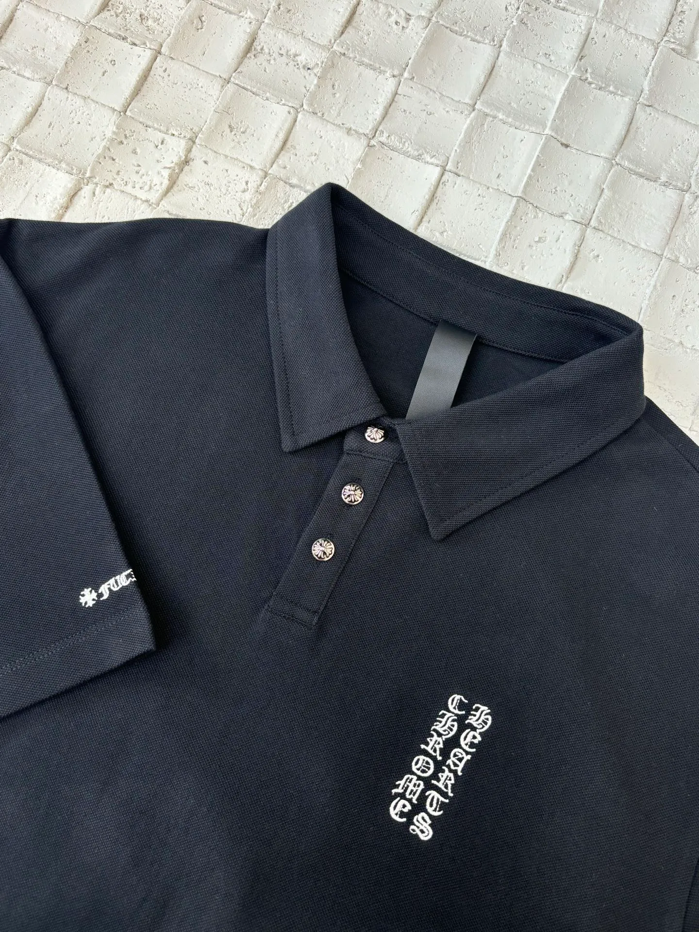 🅿️330 Come Hearts*/Cro Hearts 25Ss new Japanese limited POLO shirt. The fabric is made of 230G pure cotton pique cloth. The chest and cuffs are embroidered by imported embroidery machines. High-precision embroidery. The leather tag is made of lambskin. The cost is expensive. Collar hardware molding. Customized accessories. Size: S/M/L